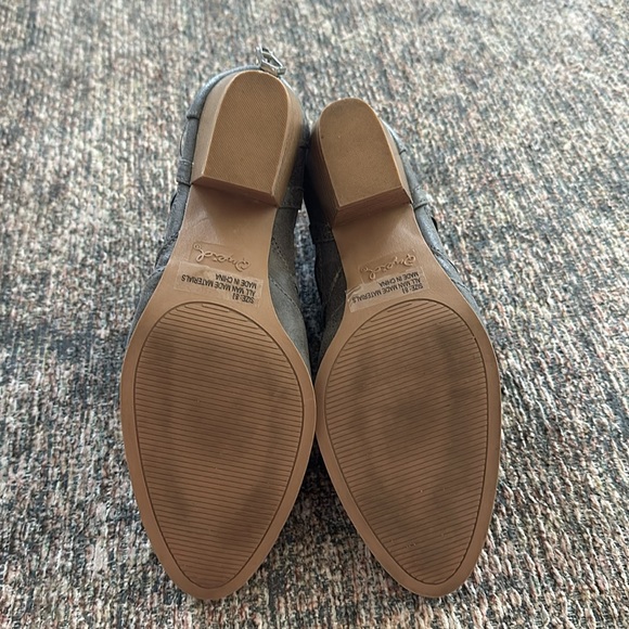 Grey cutout booties - Picture 5 of 6